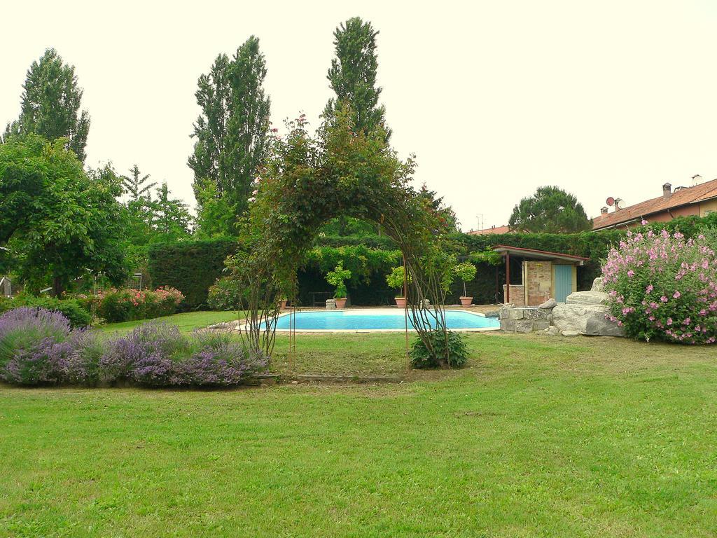 Agriturismo Borgo San Francesco Basiglio Exterior foto