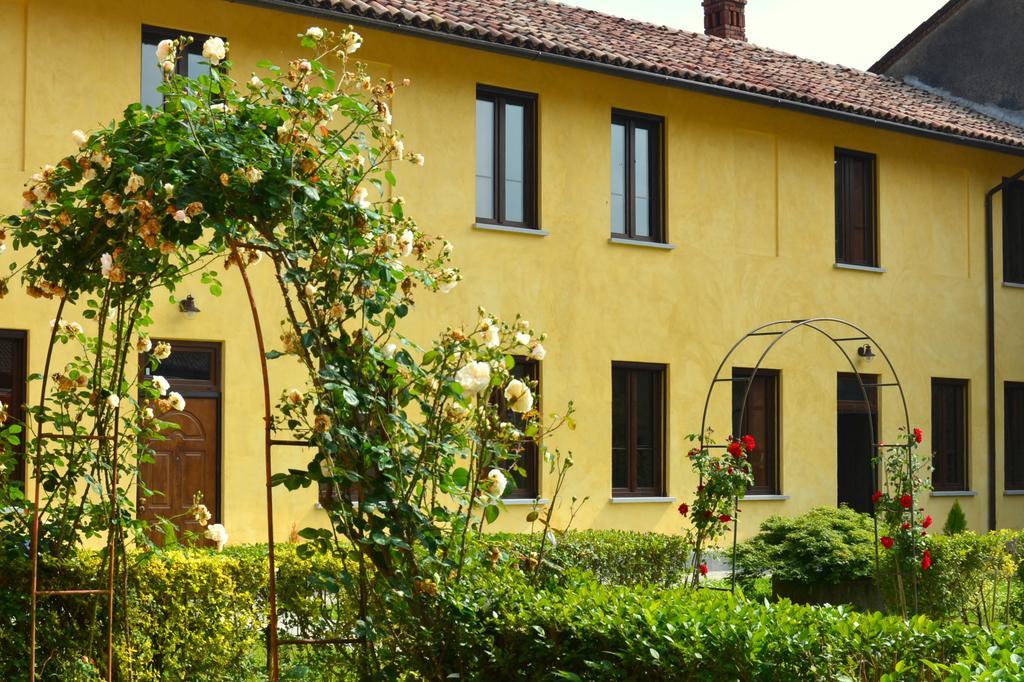 Agriturismo Borgo San Francesco Basiglio Exterior foto