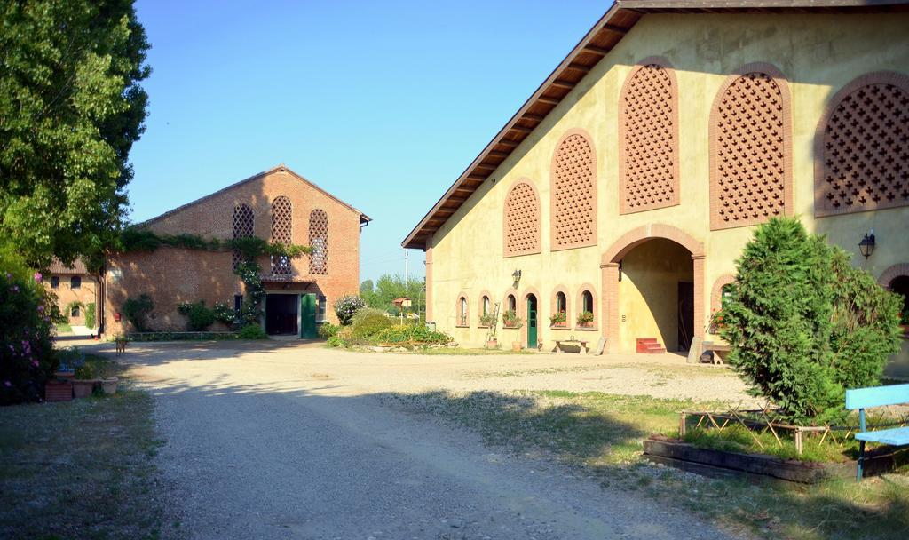 Agriturismo Borgo San Francesco Basiglio Exterior foto