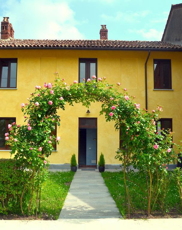 Agriturismo Borgo San Francesco Basiglio Exterior foto